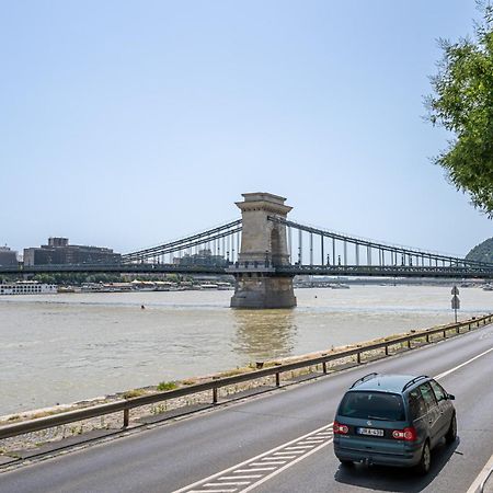 Danube Waterfront View At Chain Bridge Budapest Eksteriør bilde