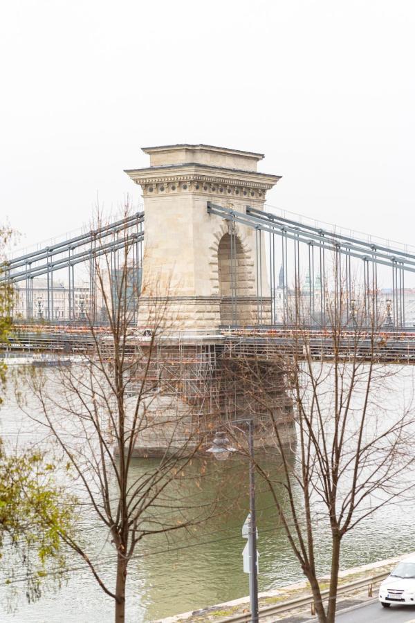 Danube Waterfront View At Chain Bridge Budapest Eksteriør bilde