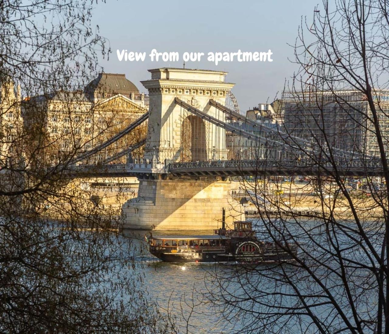 Danube Waterfront View At Chain Bridge Budapest Eksteriør bilde